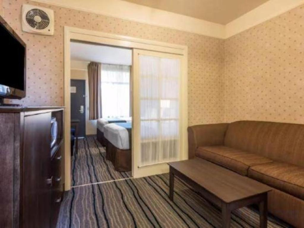 Ramada Suites By Wyndham San Diego Eksteriør bilde