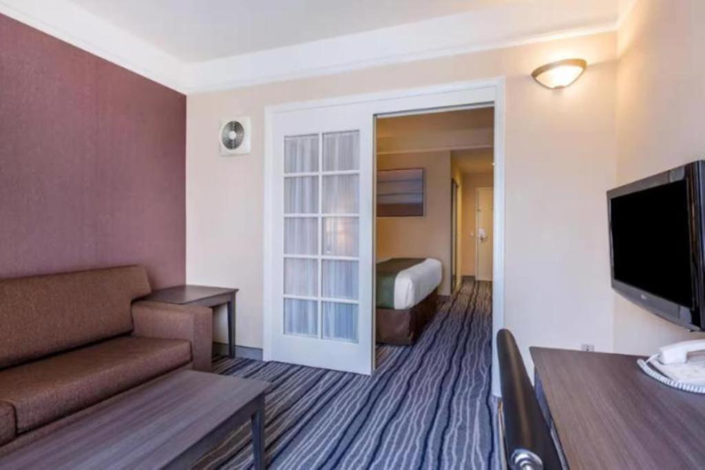 Ramada Suites By Wyndham San Diego Eksteriør bilde
