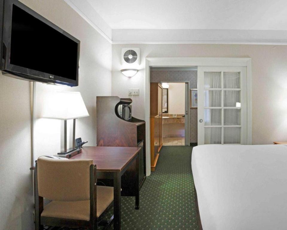 Ramada Suites By Wyndham San Diego Eksteriør bilde