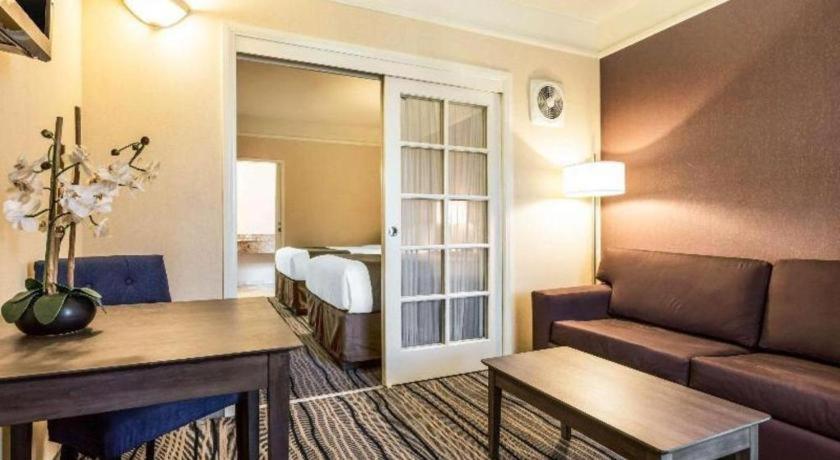 Ramada Suites By Wyndham San Diego Eksteriør bilde