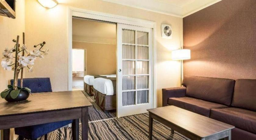 Ramada Suites By Wyndham San Diego Eksteriør bilde