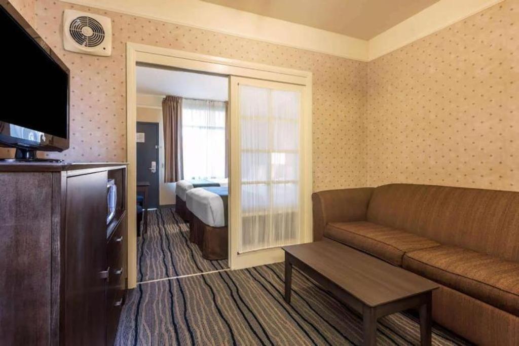 Ramada Suites By Wyndham San Diego Eksteriør bilde